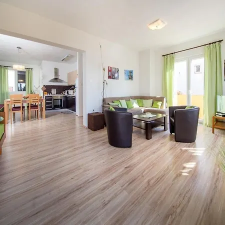 Daire Draga With Sea View, Terrace & Parking *