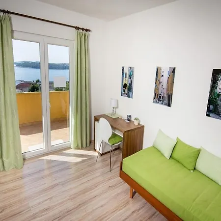 Draga With Sea View, Terrace & Parking Daire *