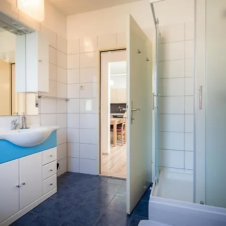 Draga With Sea View, Terrace & Parking